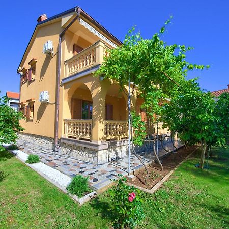 Apartment Bazina - Airconditioning, Parking, 500M From The Beach Krk Town Esterno foto