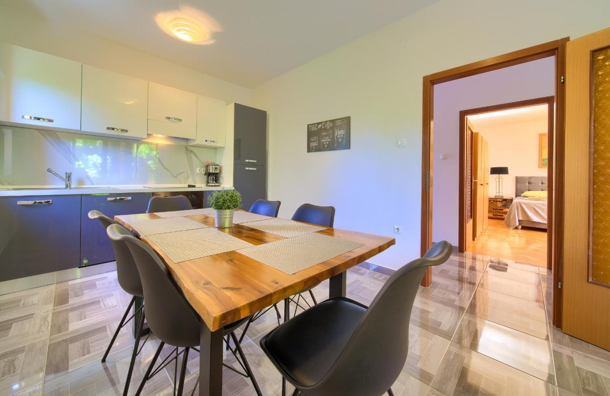 Apartment Bazina - Airconditioning, Parking, 500M From The Beach Krk Town Esterno foto