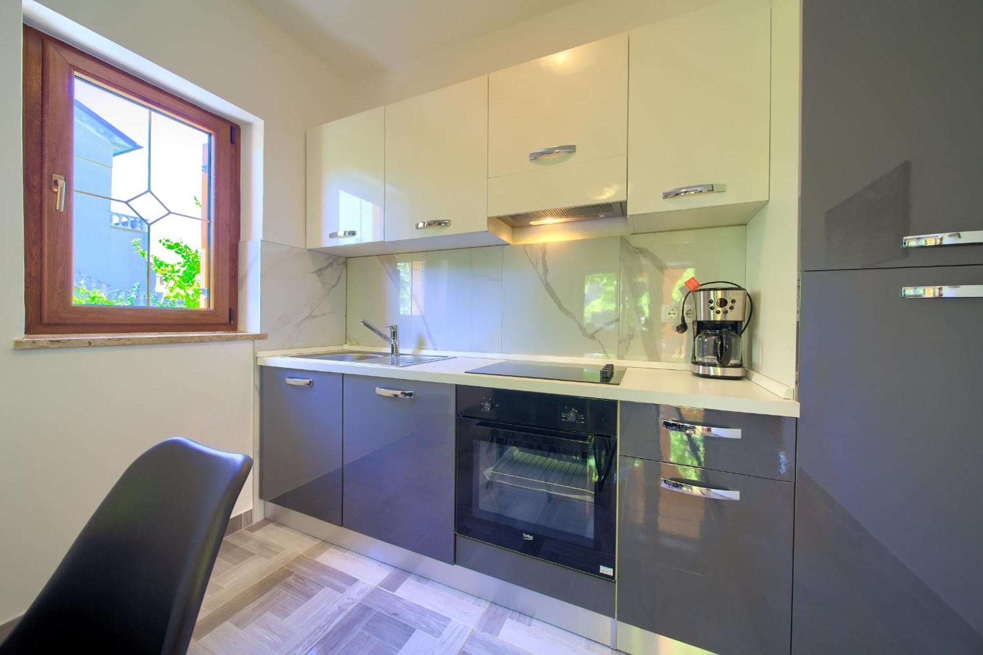 Apartment Bazina - Airconditioning, Parking, 500M From The Beach Krk Town Esterno foto