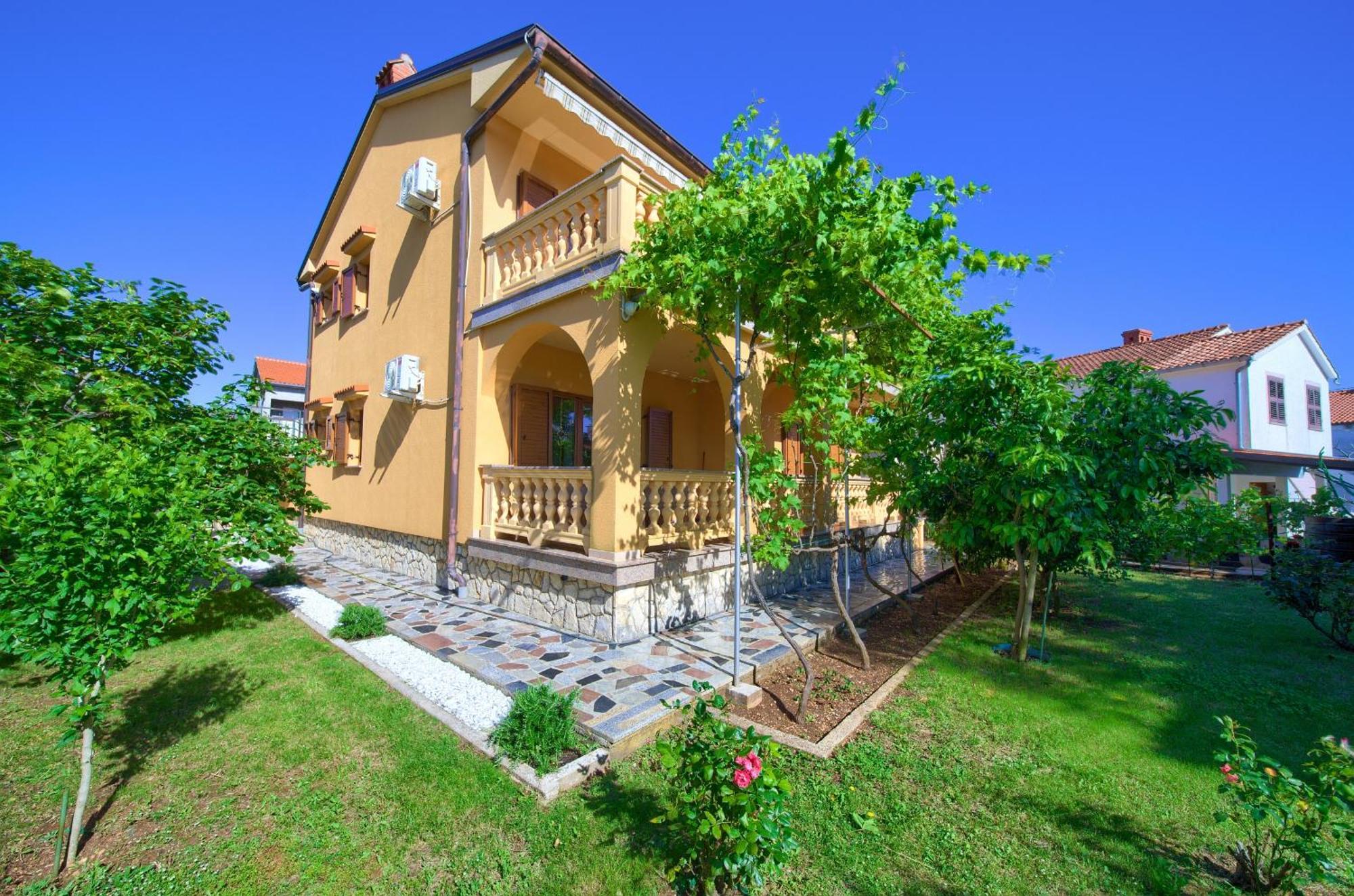 Apartment Bazina - Airconditioning, Parking, 500M From The Beach Krk Town Esterno foto