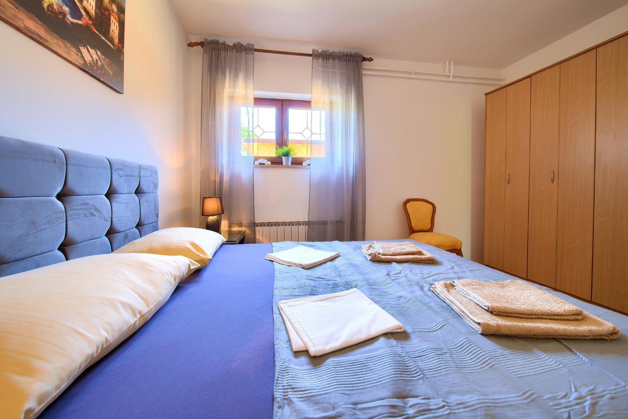 Apartment Bazina - Airconditioning, Parking, 500M From The Beach Krk Town Esterno foto