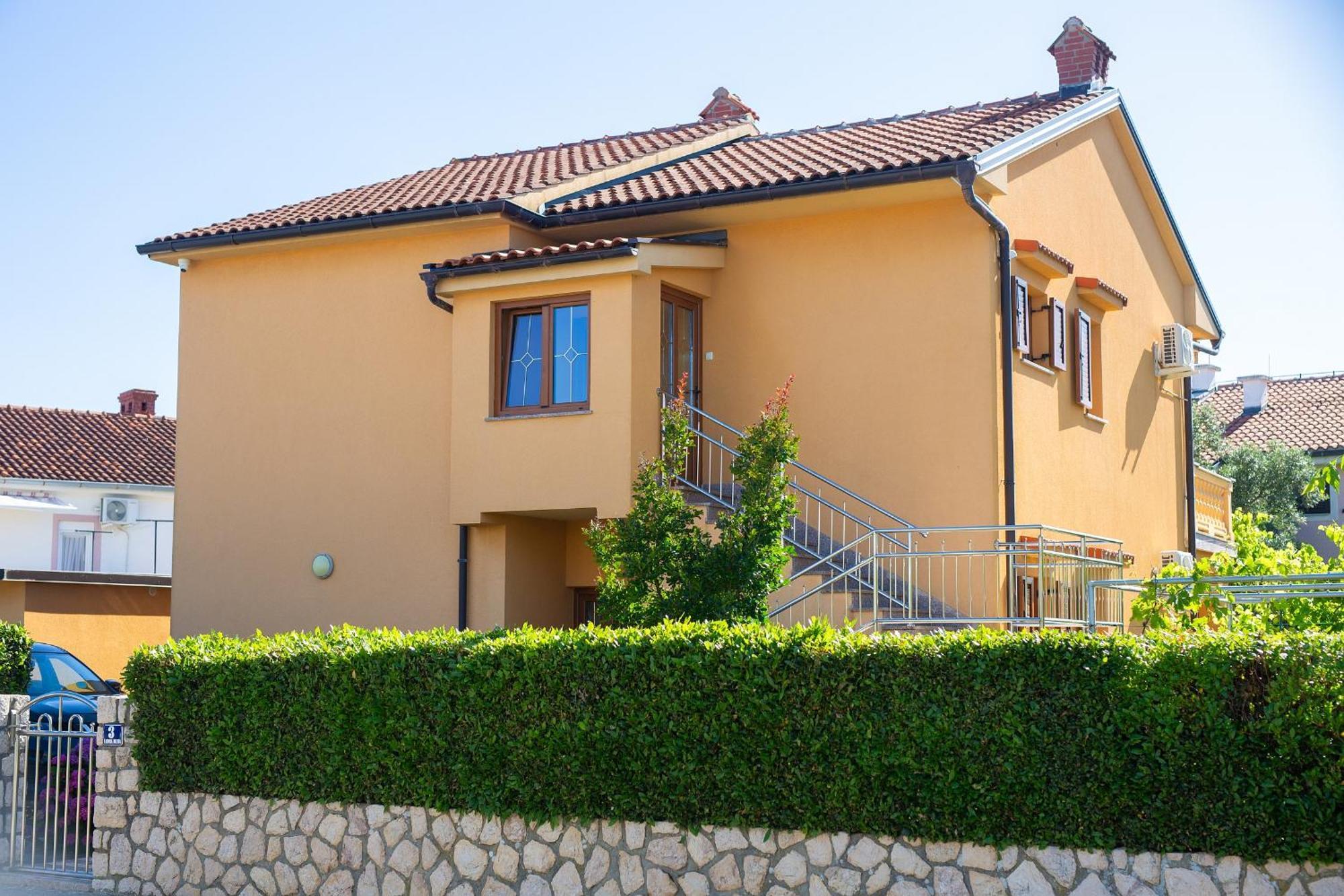 Apartment Bazina - Airconditioning, Parking, 500M From The Beach Krk Town Esterno foto