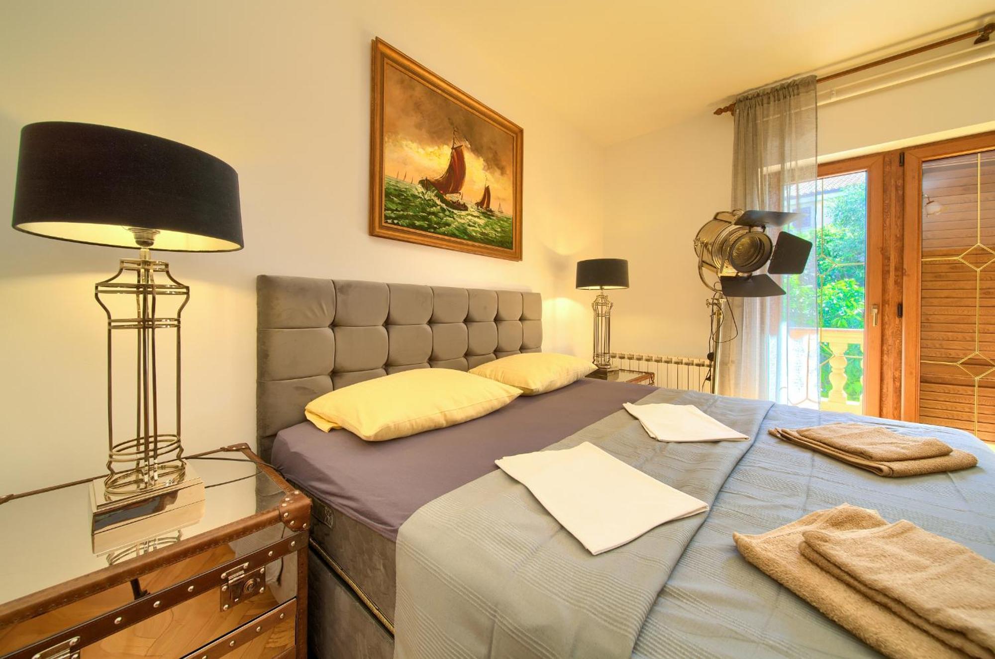 Apartment Bazina - Airconditioning, Parking, 500M From The Beach Krk Town Esterno foto